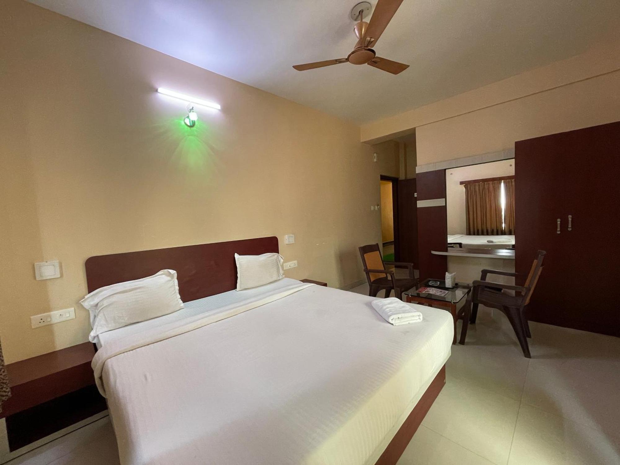 Hotel Golden Wave Puri Dış mekan fotoğraf